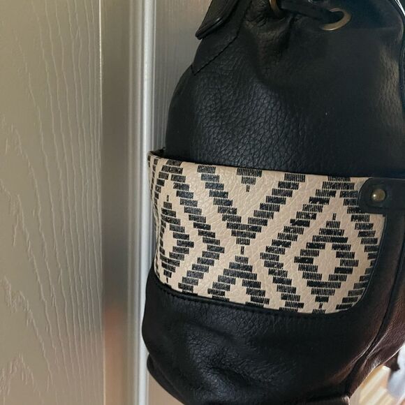 Born leather black shoulder bag drawstring tassels accent side pockets - Picture 5 of 12